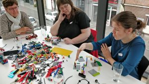 Deelnemers Bootcamp ontwerpen in Lego